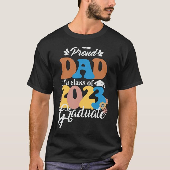 Camiseta Orgulloso DAD de una clase de 2023 Graduado Retro  (Anverso)