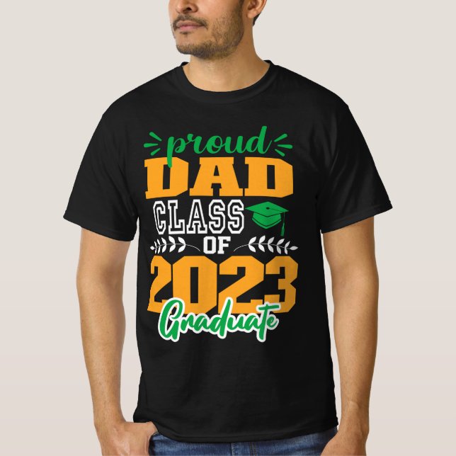 Camiseta Orgulloso DAD de una clase de 2023 MODERNA SCRIPT  (Anverso)