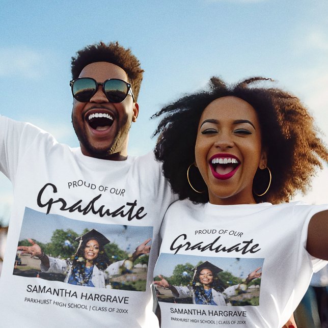 Camiseta Orgulloso De Nuestro Graduado | Graduación fotográ (Subido por el creador)