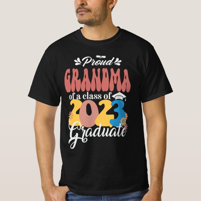 Camiseta Orgulloso GRANDMA de una clase de 2023 Graduate Re (Anverso)