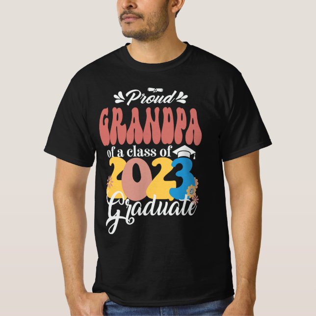 Camiseta Orgulloso GRANDPA de una clase de 2023 Graduate Re (Anverso)