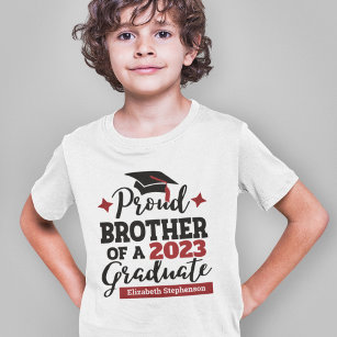 Camiseta Orgulloso Hermano 2023 de graduación de gorro rojo