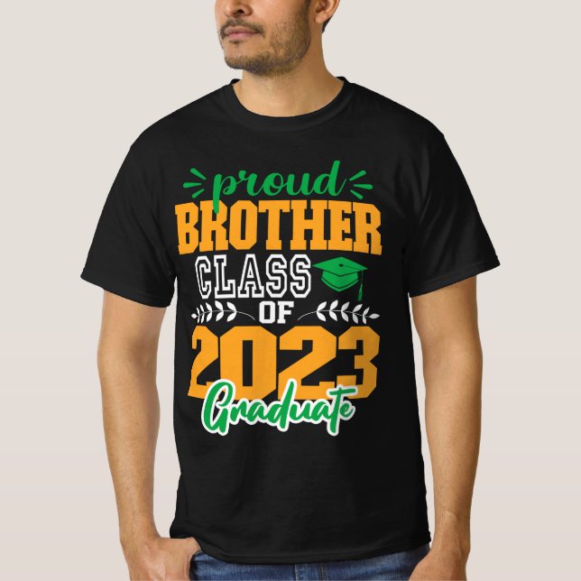 Camiseta Orgulloso HERMANO de clase de 2023 MODERNO SCRIPT  (Anverso)