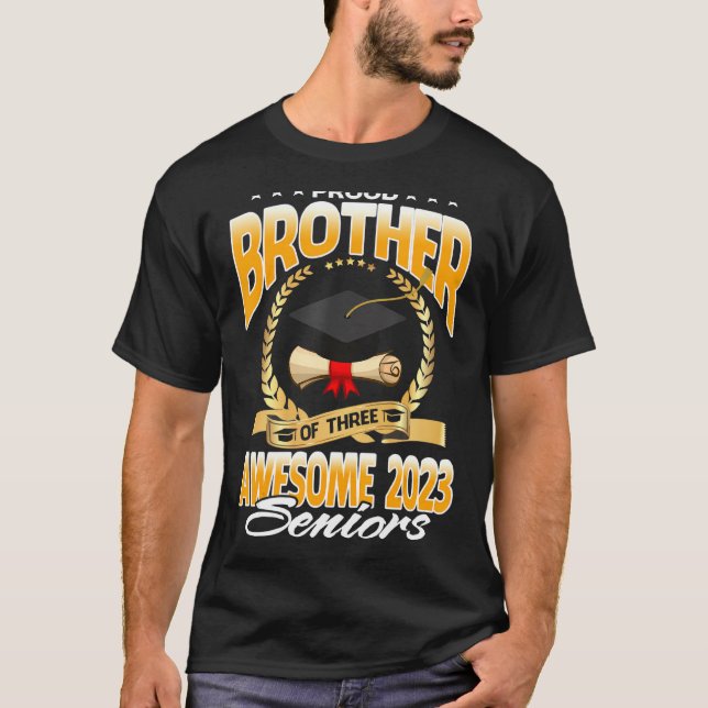 Camiseta Orgulloso Hermano De Tres Impresionantes Mayores D (Anverso)