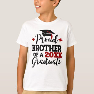 Camiseta Orgulloso hermano de una gorra roja negra graduada