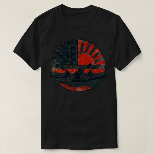 Camiseta Orgulloso Kayaker Paddando a través de la bandera  (Diseño del anverso)