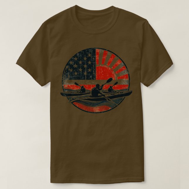Camiseta Orgulloso Kayaker Paddando a través de la bandera  (Diseño del anverso)