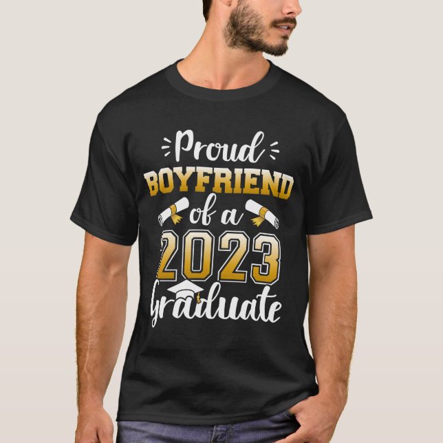 Camiseta Orgulloso novio de la clase de graduados de 2023 g (Anverso)