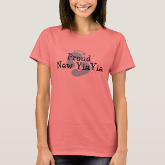 Camiseta Orgulloso nuevo bebé niño Yiayia Huellas