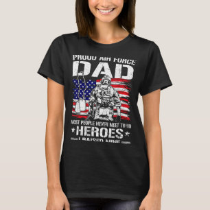 Camiseta orgulloso padre de la fuerza aérea levantó la band