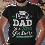 Camiseta Orgulloso papá de un nombre de gorro verde negro g<br><div class="desc">Celebra la graduación de tu hijo o hija con esta moderna camiseta con una tipografía de "Orgulloso DAD de un graduado 2023" en negro y verde; personalizar fácilmente esta camiseta con el año de graduación y el nombre del graduado editando los campos de plantilla.</div>