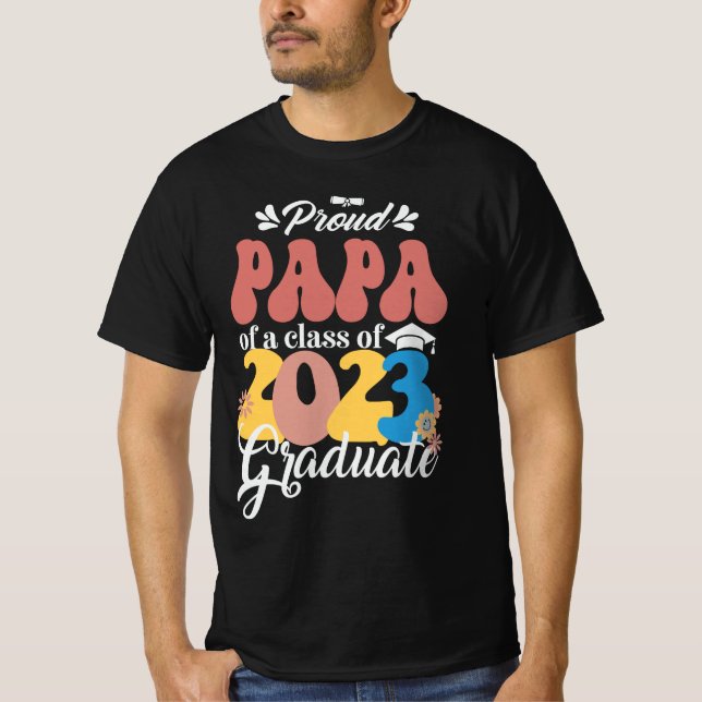 Camiseta Orgulloso PAPA de una clase de 2023 Graduate Retro (Anverso)