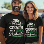 Camiseta Orgulloso primo de 2023 en pareja de posgrado<br><div class="desc">Celebra la graduación de tu primo con esta moderna camiseta que presenta una tipografía de "Orgulloso COUSIN de un graduado de 2023" con fuentes blancas y verdes decoradas con un gorro de grado con un tassel verde; personaliza fácilmente esta camiseta con el año de graduación y el nombre del graduado...</div>