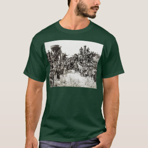 Camiseta Oriente y Occidente dan la mano en el último momen