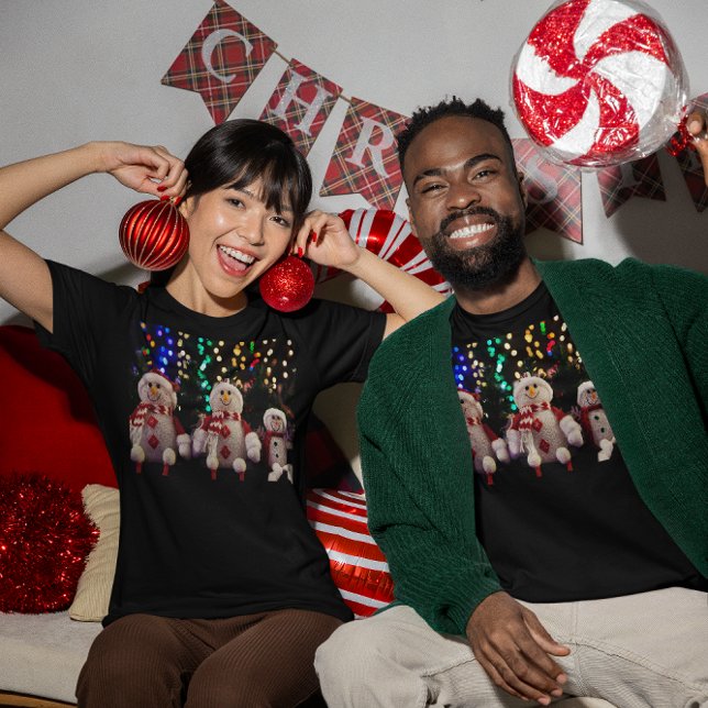 Camiseta Ornamentos de Snowman y familia en Tree Unisex (Snowman and Family ornaments on Tree Unisex T-Shirt)