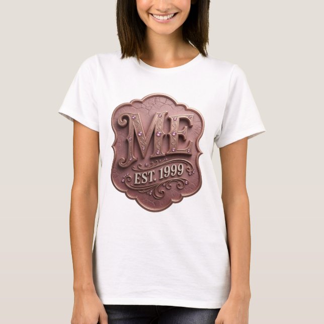 Camiseta Oro con estilo ME EST 1999 Statement (Anverso)