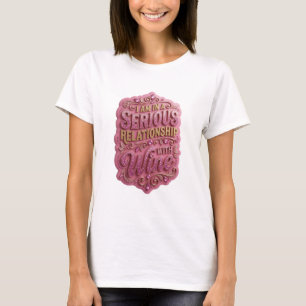 Camiseta Oro Estoy en una relación seria con el vino v4