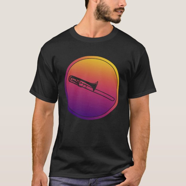 Camiseta Orquesta Synthwave Instrumento Retrowave Trombón (Anverso)