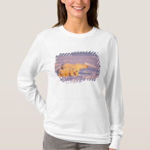 Camiseta Osa de oso polar con crías de primavera en el cong