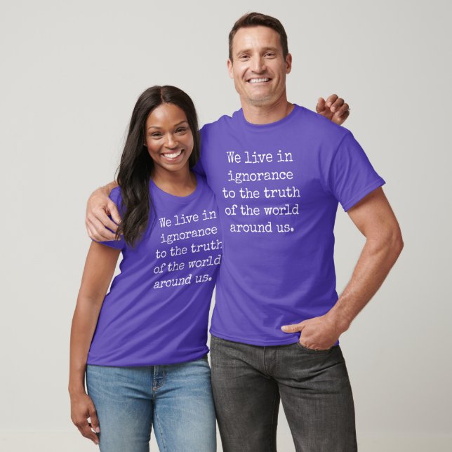 Camiseta oscura básica Vive en ignorancia (Unisexo)