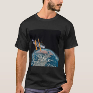 Camiseta oscura de la astronomía del telescopio