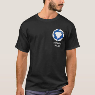 Camiseta oscura de la solapa de Sharc