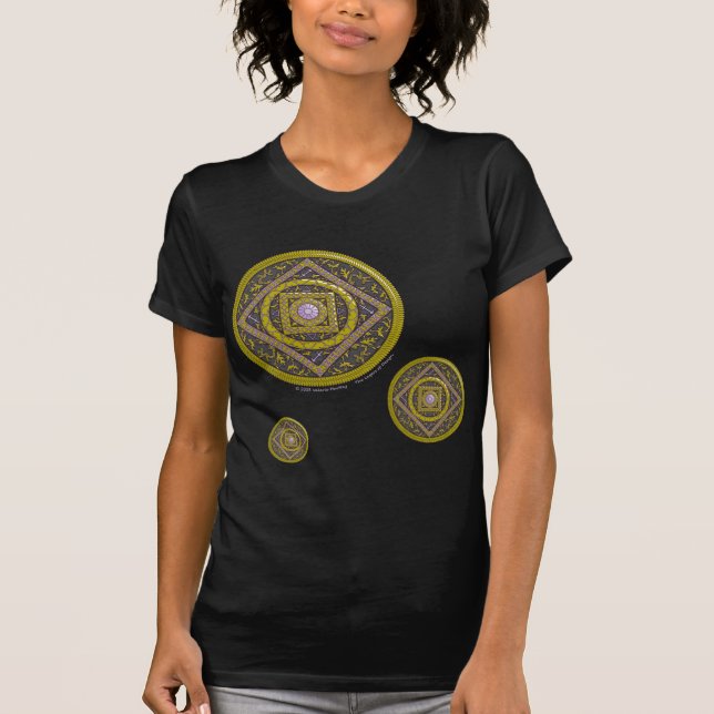 Camiseta oscura de mujer con mandala de Sagitario (Anverso)