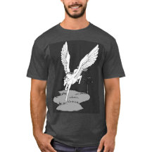Camiseta oscura del caballo de vuelo