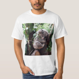 Camiseta Oso de koala lindo que se relaja en un árbol