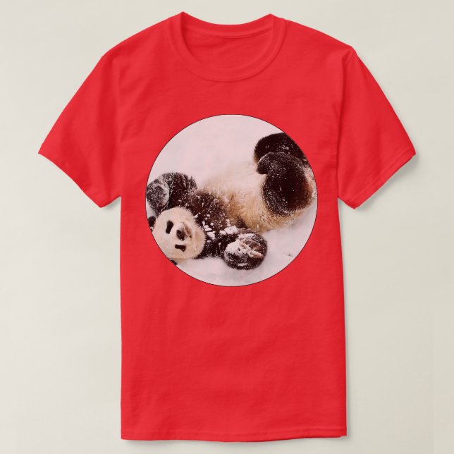 Camiseta Oso panda tendido en la nieve Pandorasboxkids (Diseño del anverso)