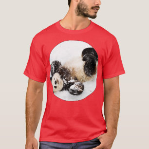 Camiseta Oso panda tendido en la nieve Pandorasboxkids