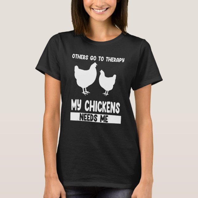 Camiseta others go to therapy my chickens needs me farming (Anverso)
