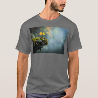 Camiseta Otoño sobre la copia del borde del precipicio de l