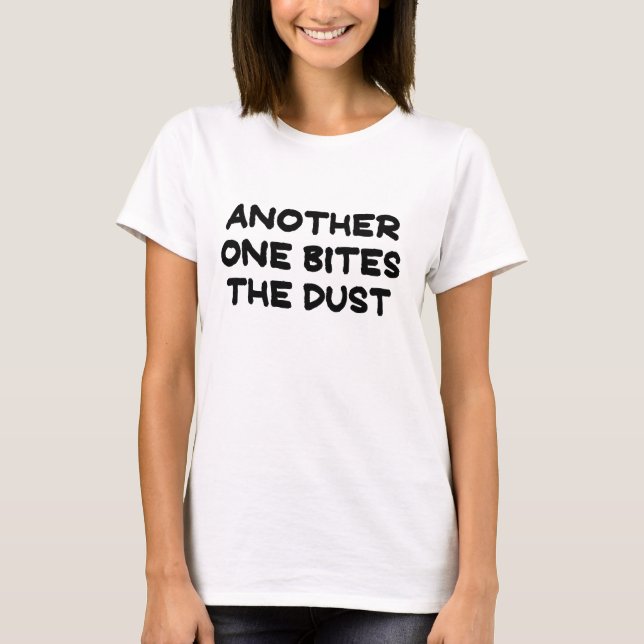 Camiseta OTRO MUERDE el DUST.png (Anverso)