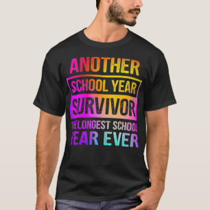 Camiseta Otro superviviente de año escolar El año escolar m