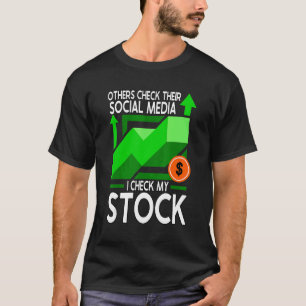 Camiseta Otros revisan sus medios sociales y reviso mis acc