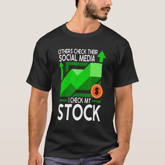 Camiseta Otros revisan sus medios sociales y reviso mis acc (Anverso)