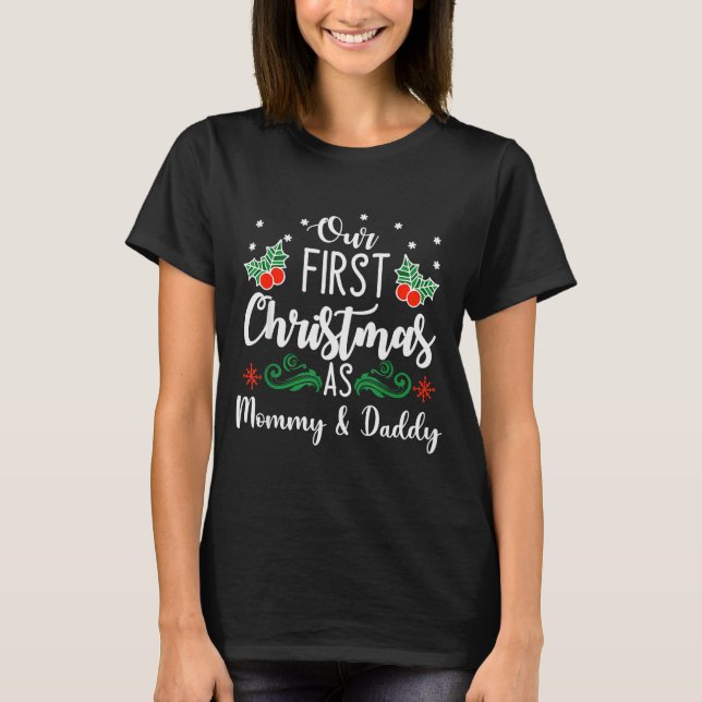 Camiseta Our First Christmas As Mommy And Daddy  (Anverso)