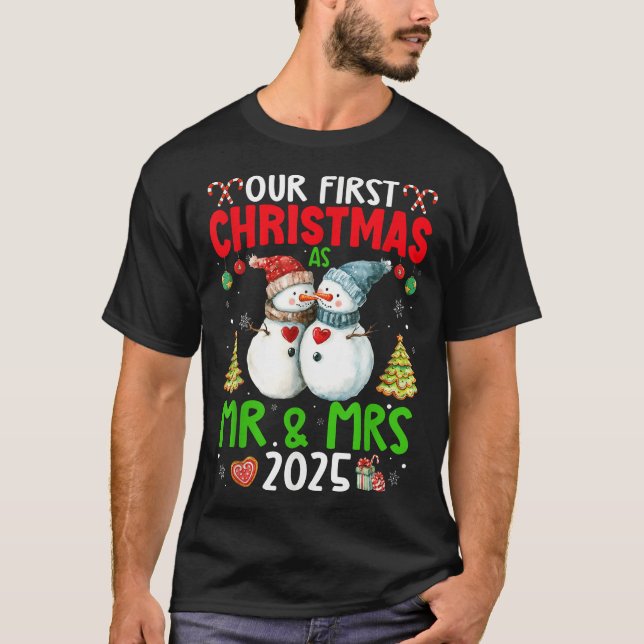 Camiseta Our First Christmas As Mr  Mrs 2025 Couple  (Anverso)