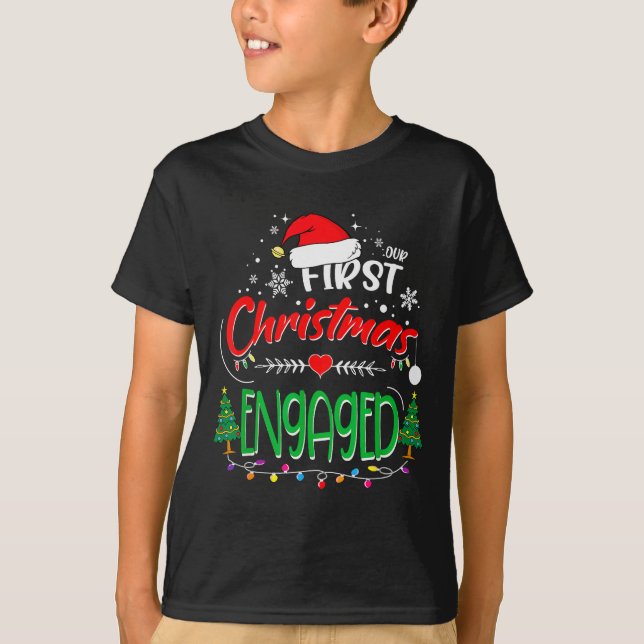 Camiseta Our First Christmas Engaged 2021 1st Christmas  (Anverso)