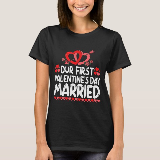 Camiseta Our First Valentines Married Husband Wife  (Anverso)