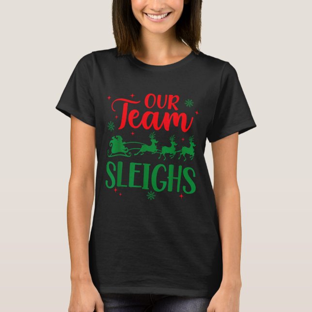 Camiseta Our Team Sleighs Christmas Santa Reindeers Office  (Anverso)