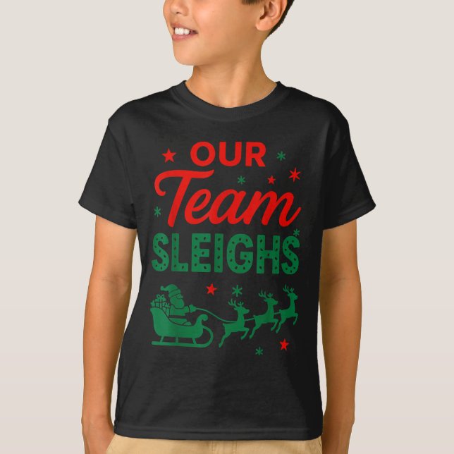 Camiseta Our Team Sleighs Christmas Work Team Matching  (Anverso)