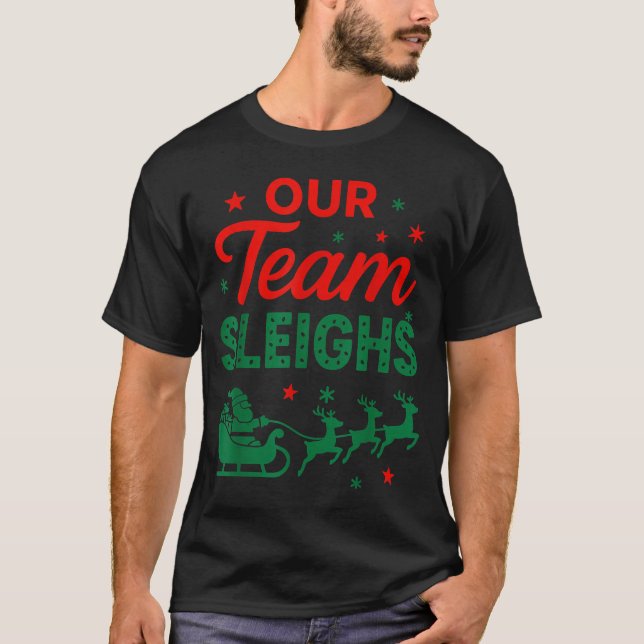 Camiseta Our Team Sleighs Christmas Work Team Matching  (Anverso)