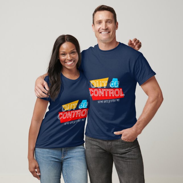Camiseta Out of Control – Bold Typography Statement Design (Unisexo)