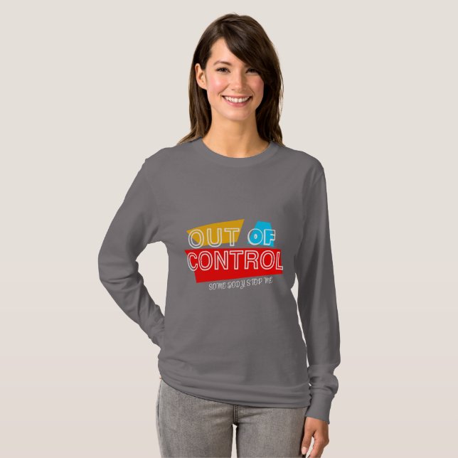 Camiseta Out of Control – Bold Typography Statement Design (Anverso completo)