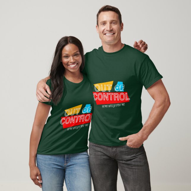 Camiseta Out of Control – Bold Typography Statement Design (Unisexo)