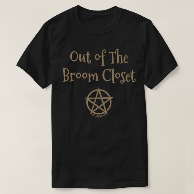 Camiseta Out of the Broom Closet Pagan Wiccan Cheeky Witch  (Diseño del anverso)