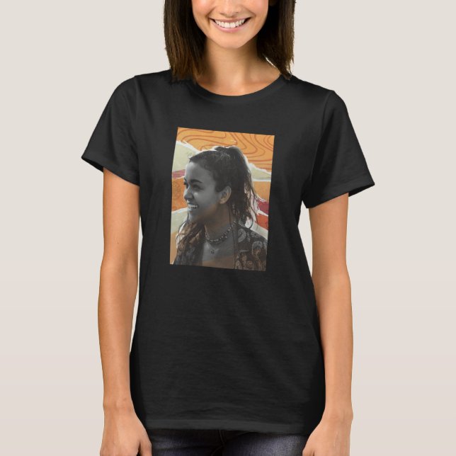 Camiseta Outer Banks Season 3 Kiara Mixed Media Collage Por (Anverso)