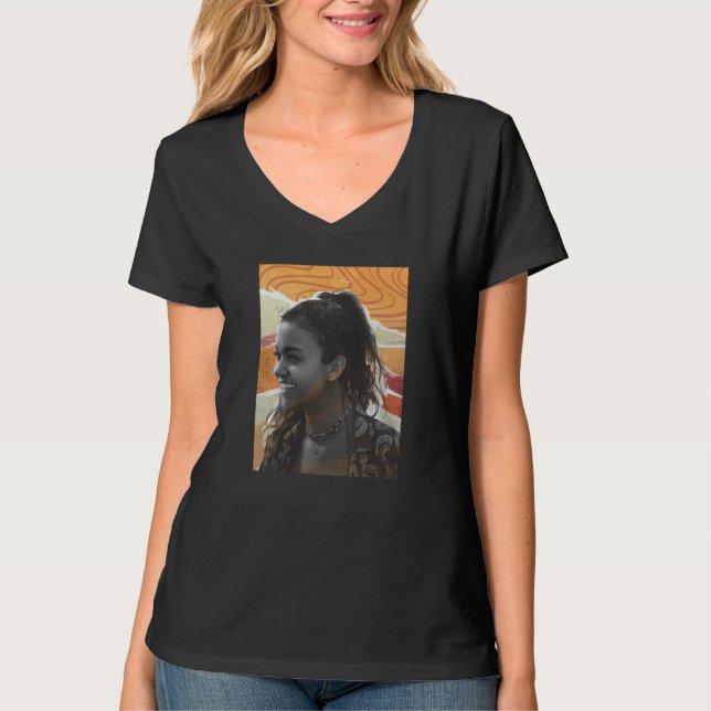 Camiseta Outer Banks Season 3 Kiara Mixed Media Collage Por (Anverso)